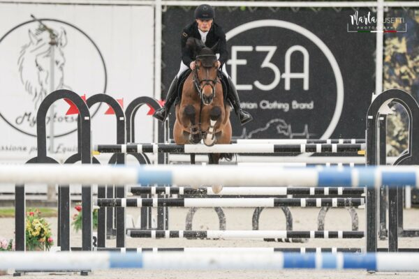 Etrea Sport Horses: il CSI3* Grand Prix va alla Svizzera con Annina Züger Hächler 2 Mikolaj Baranski su Qatar Donaldson