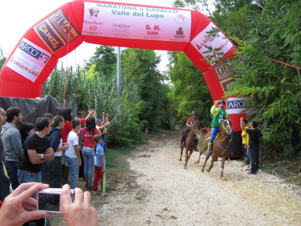 Arrivo in volata Perrotti Zaraca San Giovanni teatino 09006 1