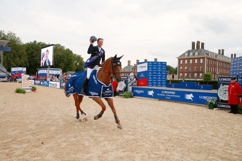 Golden duo Ben Maher & Explosion W honoured in a special ceremony at Longines Global Champions Tour 1 Ben Maher ed Explosion LGCT c