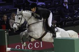 Salto. Charlotte Casiraghi amazzone - immagine del Gucci Masters di Parigi. 1 Casiraghi