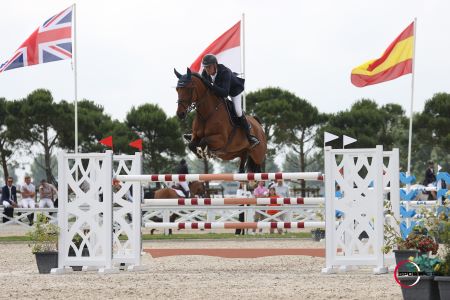 Knokke Hippique: Dominique Hendrickx vince il CSI3* GP qualifier, l'Italia sesta con Lorenzo de Luca 1 Dominique Hendrickx and Vintadge de La Roque ©Sportfot 0