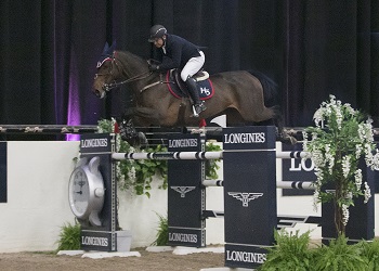Enrique Gonzales riding Chacna