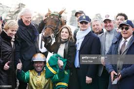 Vincennes. Face Time Bourbon nella storia. Replay nel Grand Prix d'Amerique 2021 1 Festeggia FaceTime Bourbon