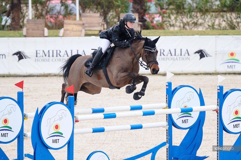 Spring MET III: Franziska Müller vince il GP Qualifier 1m45, Nicol Vaerini si fa notare nelle categorie 7YO e 6YO 1 Franziska Muller and Cornados Queen c 1clicphoto