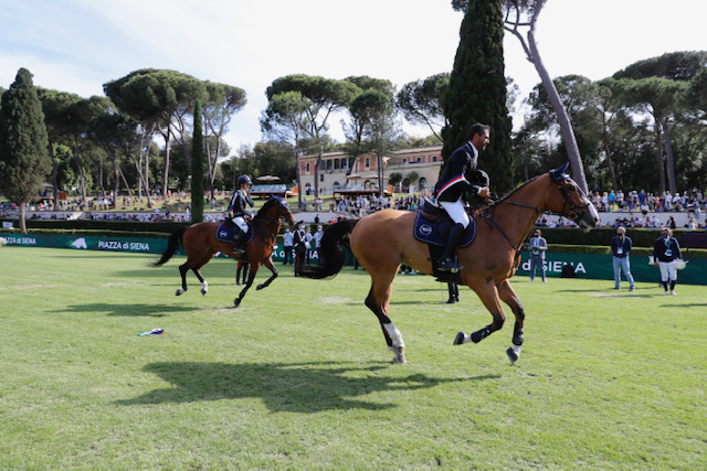 Dalla Sicilia con furore: SCH JUMPING TEAM trionfa nel Master Event a Piazza di Siena 1 Giro donore SCH Jumping Team