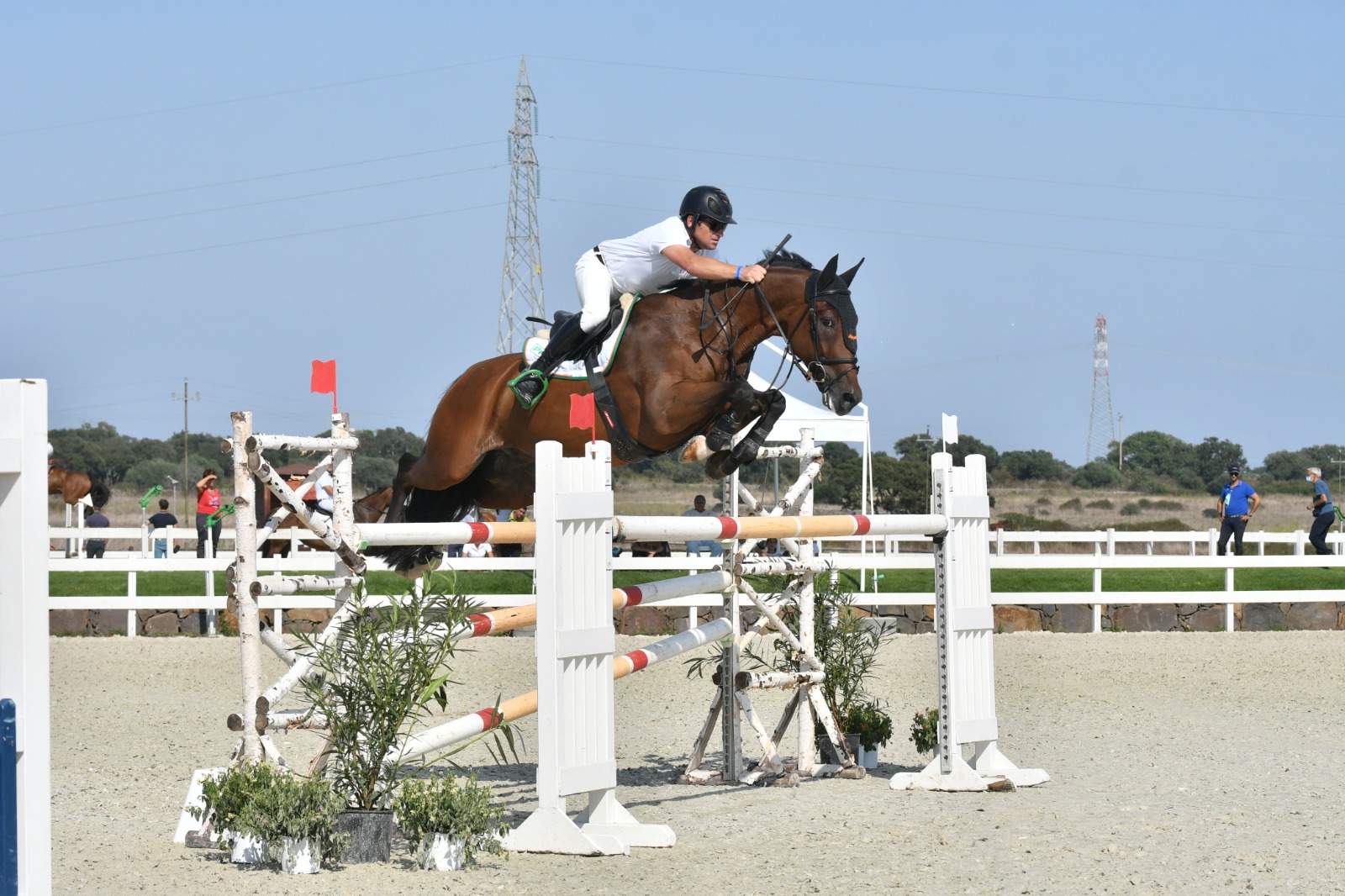 Gianni Govoni vince la C140 nella seconda giornata del Sardegna Jumping Tour – 1 Govoni su Lucaine foto Corbinzolu 1