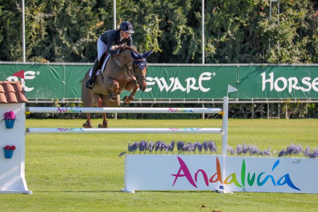 It’s almost a clean sweep at for Germany in the first Big Tour class this week. 1 Jana Wargers