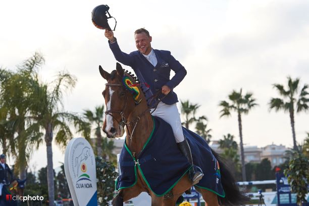 Jean-Christophe de Grande conclude la primavera MET II 2019 con vittoria a sorpresa nel Gran Premio CSI3 * presentato da Oliva N 1 Jean Christophe de Grande. click photo 0