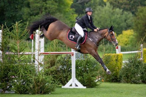 Hot Bluebird flies to Hickstead victory 1 Jessica Hewitt and Hot Bluebird c Boots and Hooves Photography