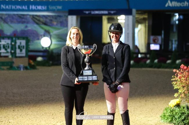Hunter Holloway ha vinto il M. Michael Meller Style Award al National Horse Show di Lexington 1 MMM Horseman Ph Libby Greene 0
