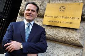 Il Ministro del MIPAAF Saverio Romano non é stato sfiduciato. L'Ippica può continuare a sperare. 1 Ministro Romano 0