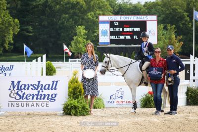Olivia Sweetnam trionfa nel 2021 Marshall & Sterling USEF Pony Medal 1 Olivia Sweetnam photo by Phelps Lebby Greene 0