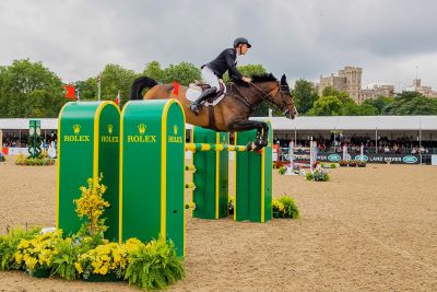 Lorenzo De Luca sul podio della 1m50 dell'ultimo giorno al Royal Windsor Horse Show, vince Scott Brash 1 Photo credits RWHS Gemma Dickinson Scott Brash 0