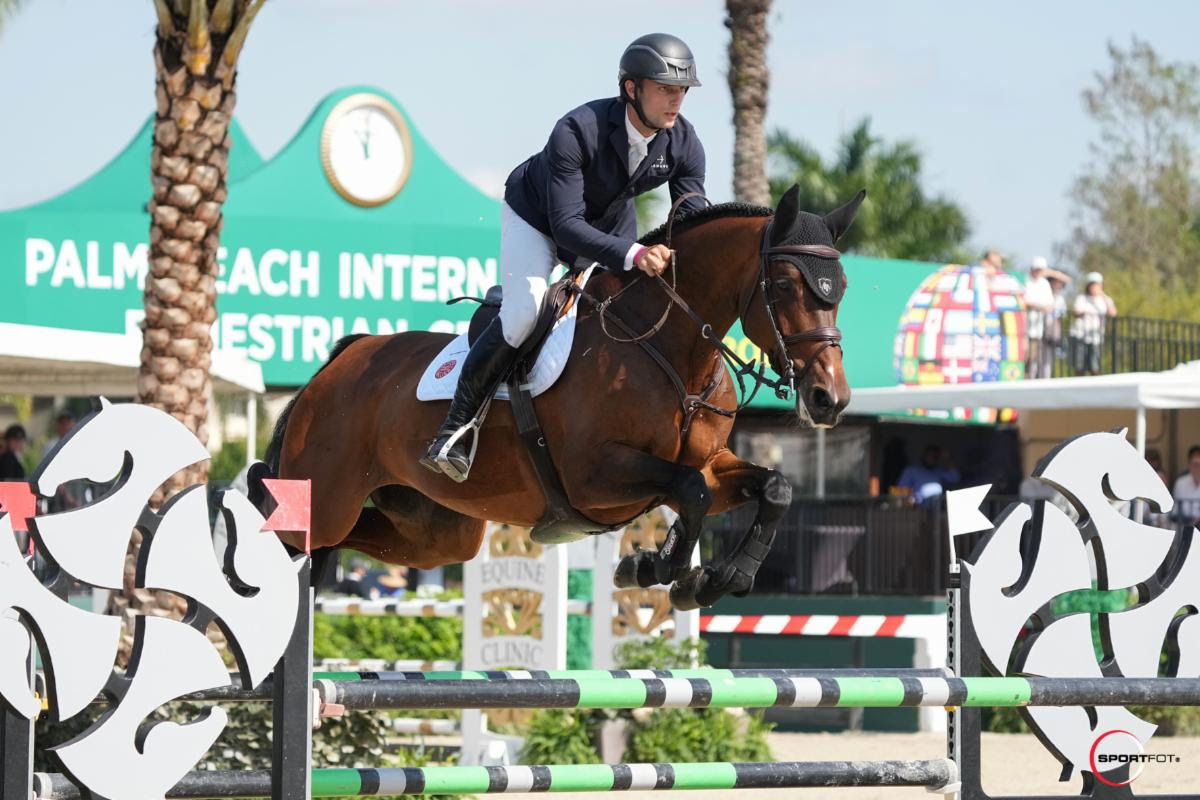Vittoria di Richard Vogel nel Gran Premio Hermès Under 25 da 50.000 dollari 1 Richard Vogel and Looping Luna. © Sportfot