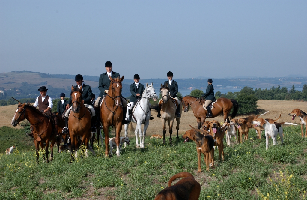 Drag Hunt Opening Meet Sabato 22 Ottobre 2011 1 The Field Due Laghi