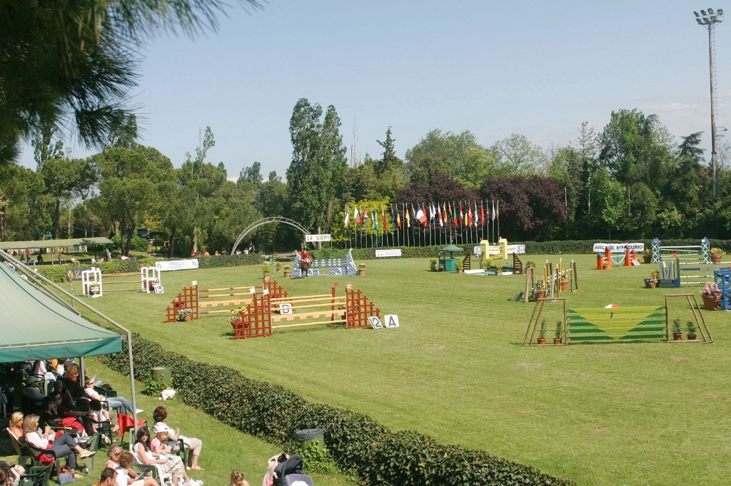 Useful links for the weekend's show-jumping events. 1 agenda 0 1