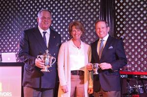 Un premio dietro l'altro per Beezie Madden: anche per il 2013 si conferma con la conquista del Whitney Stone Cup. 1 beezie 2