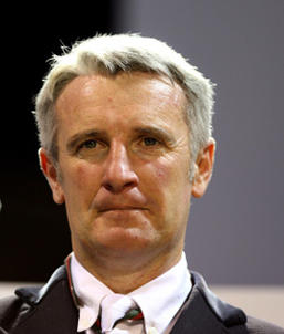 FEI World Cup, Lyon: days after saying good-bye to Mirtylle, Roger-Yves Bost wins with Qoud'Coeur de la Loge. 1 bost 13