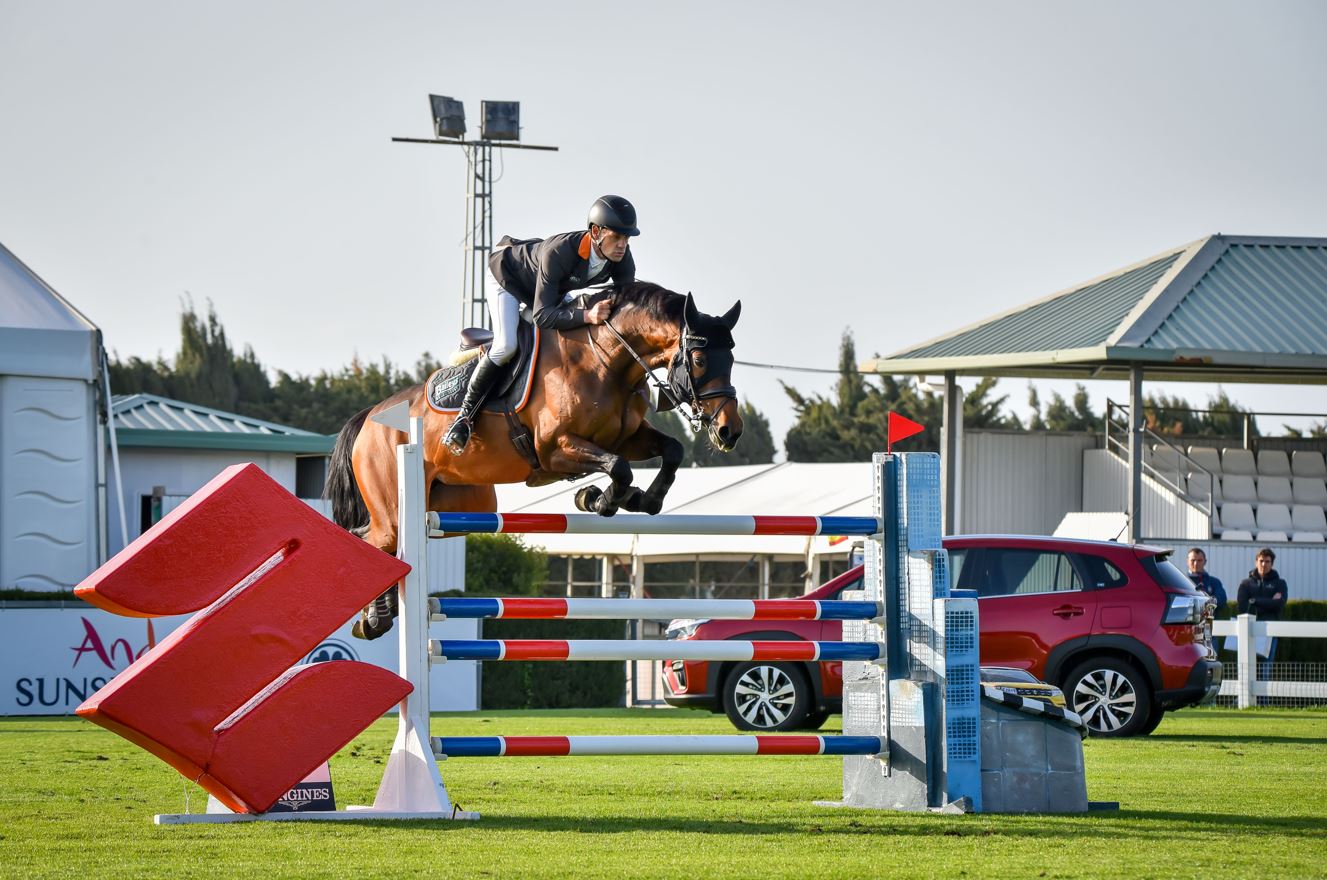 Andalucía Sunshine Tour: Chris Burton vince il CSI4* La Equina Small GP 1m45 1 c Moises Basallote Chris Burton
