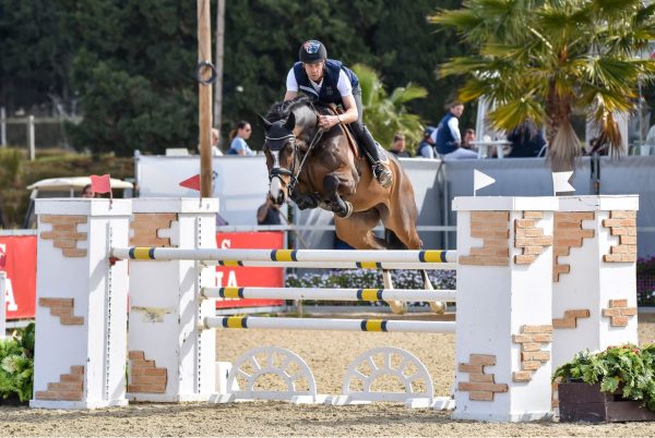 Andalucía Sunshine Tour: Chris Burton vince entrambe le categorie 7YO con Chedington Blue e Kennedy HX 5 c Moises Basallote for Andalucia Sunshine Tour Chris Burton
