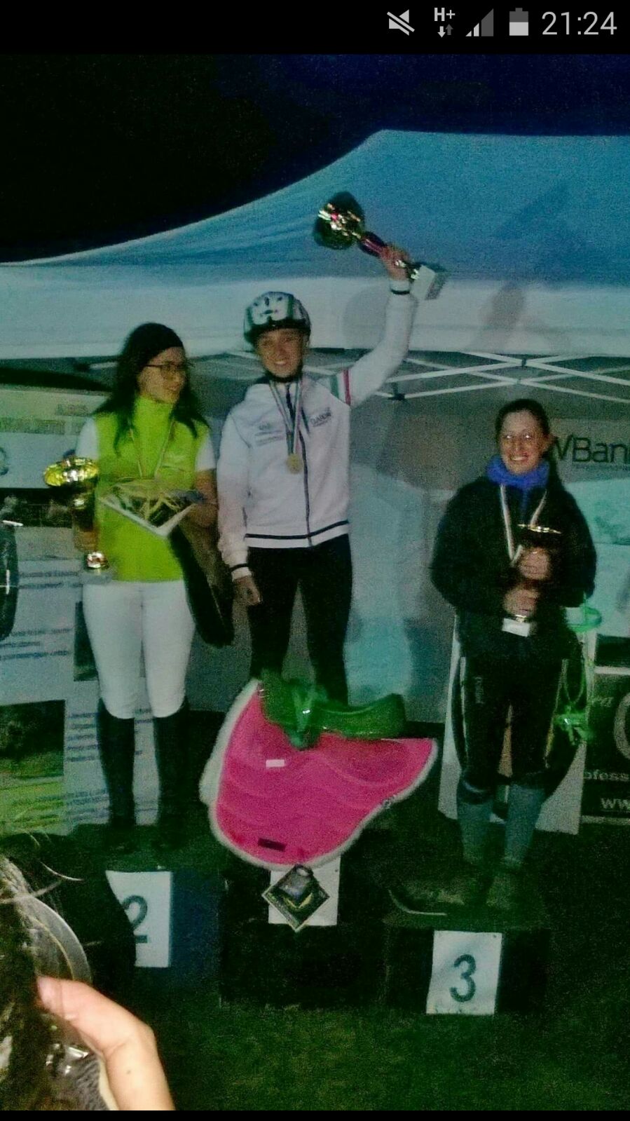 Italian Championship: Coppini wins Endurance Young Rider. 1 camilla coppini con coppa 1