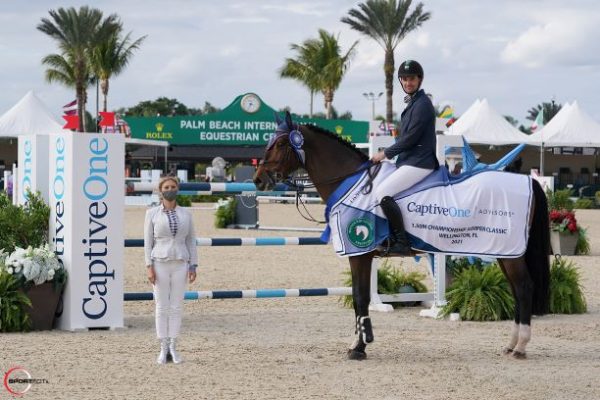Eduardo Menezes and H5 Elvaro Fly Fast for First in the CaptiveOne Advisors 1.50m Classic CSI3* 5 eduardo menendez and H5 Elvaro winning Olga Hartsock. of CaptiveOne Advisors. © Sportfot. 0