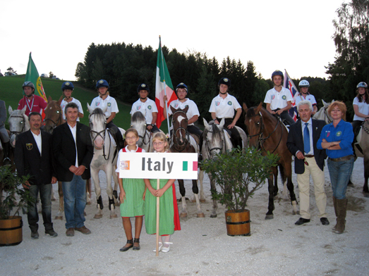 CAMPIONATO D’EUROPA JUNIORES DI TREC IN AUSTRIA: AZZURRINI TRA LUCI E OMBRE 1 fitetrec azzurrini campeu team