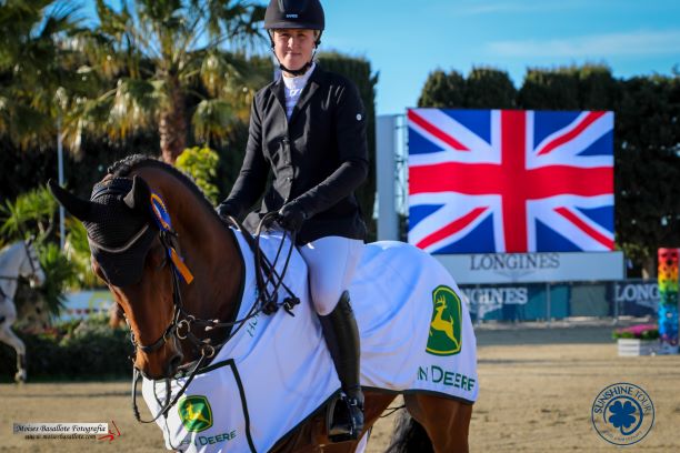 Holly Smith takes command at the Sunshine Tour 1 holly smith