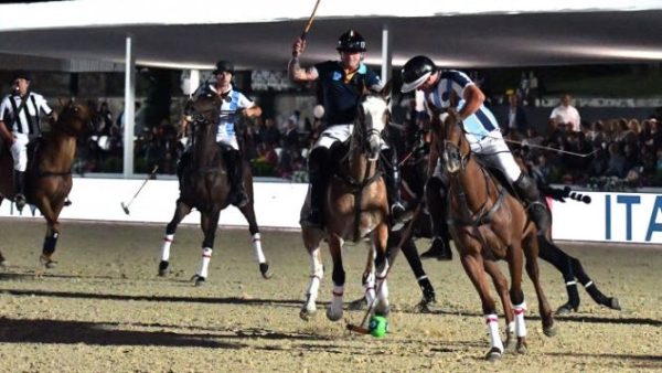 polo foto Simone Ferraro Coni