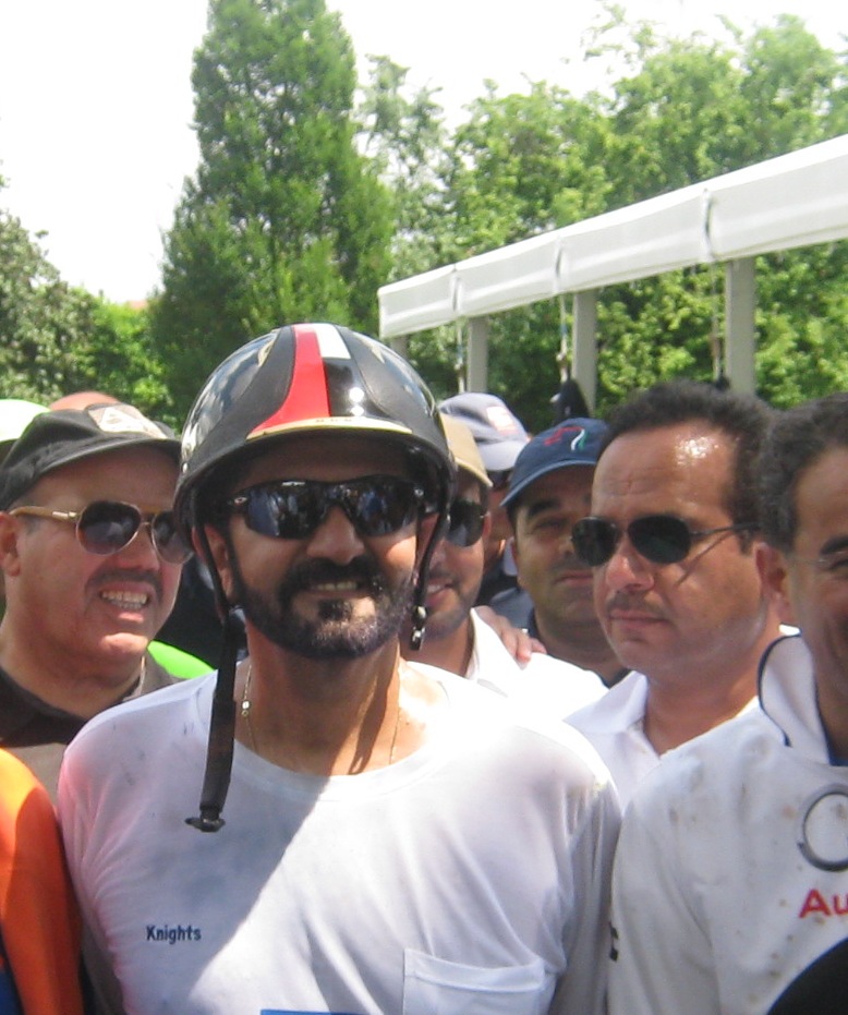 Lo Sheikh Mohammad bin Rashid Al Maktoum su Madji Du Pont, è il nuovo campione del mondo. 1 sceicci campione del mondo