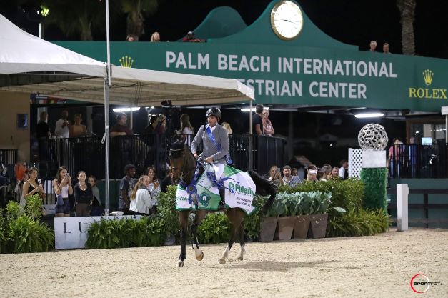 Philipp Weishaupt ottiene la prima vittoria del WEF nel Gran Premio Fidelity Investments® CSI5 1 wheisaupt. 0