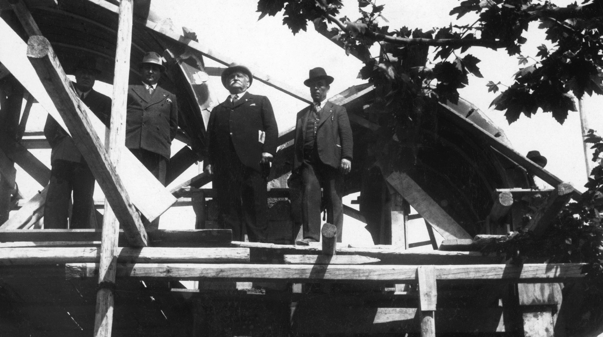 Ippodromo Snai Sesana entra nell'archivio storico di Snaitech 6 1916 Costruzione dellIppodromo di Montecatini. Il Commendator Sesana e in centro