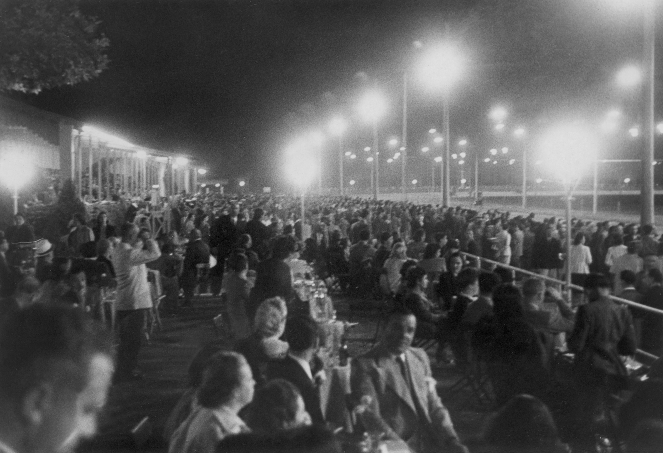 1937 LIppodromo Sesana con il nuovo impianto di illuminazione