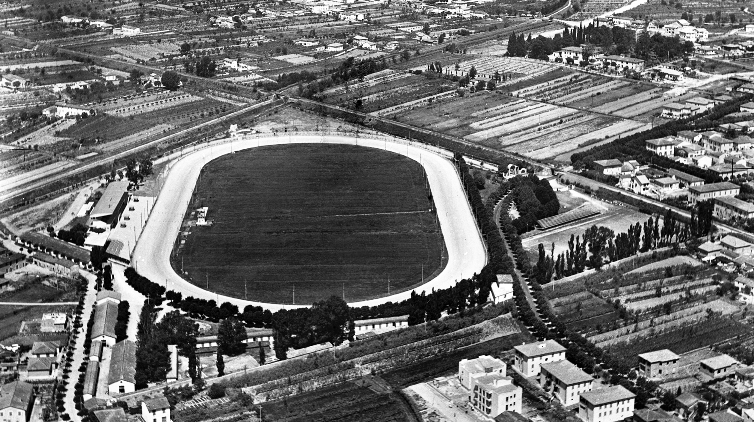 Ippodromo Snai Sesana entra nell'archivio storico di Snaitech 2 1950 Veduta aerea dellIppodromo Sesana