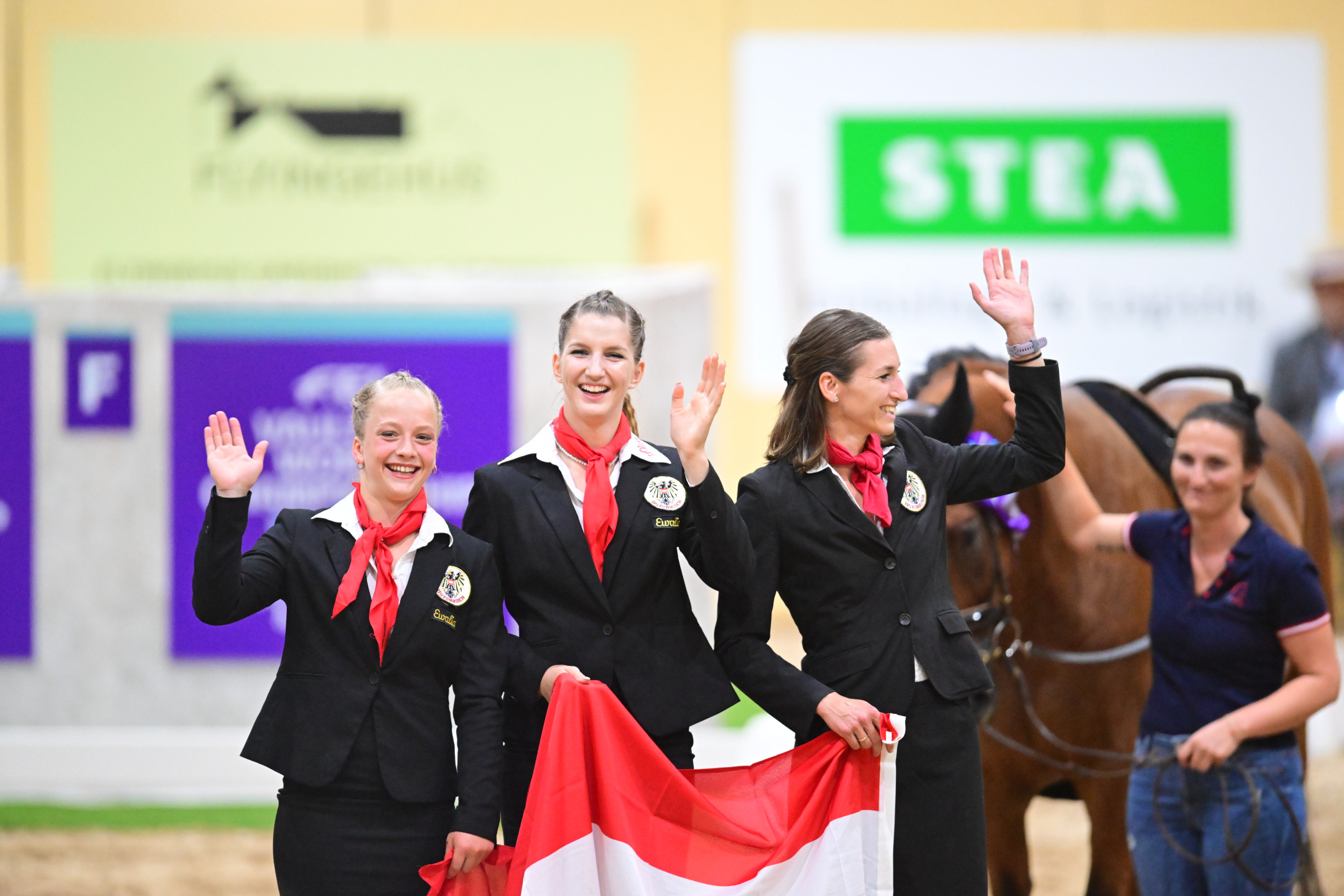 Volteggio: trionfo azzurro ai Campionati di Flyinge 2023 5 Anja HUBER e Katharina FELDHOFER su BOCCACCIO D alla longe Stefanie HIRMANN KOWALD AUT