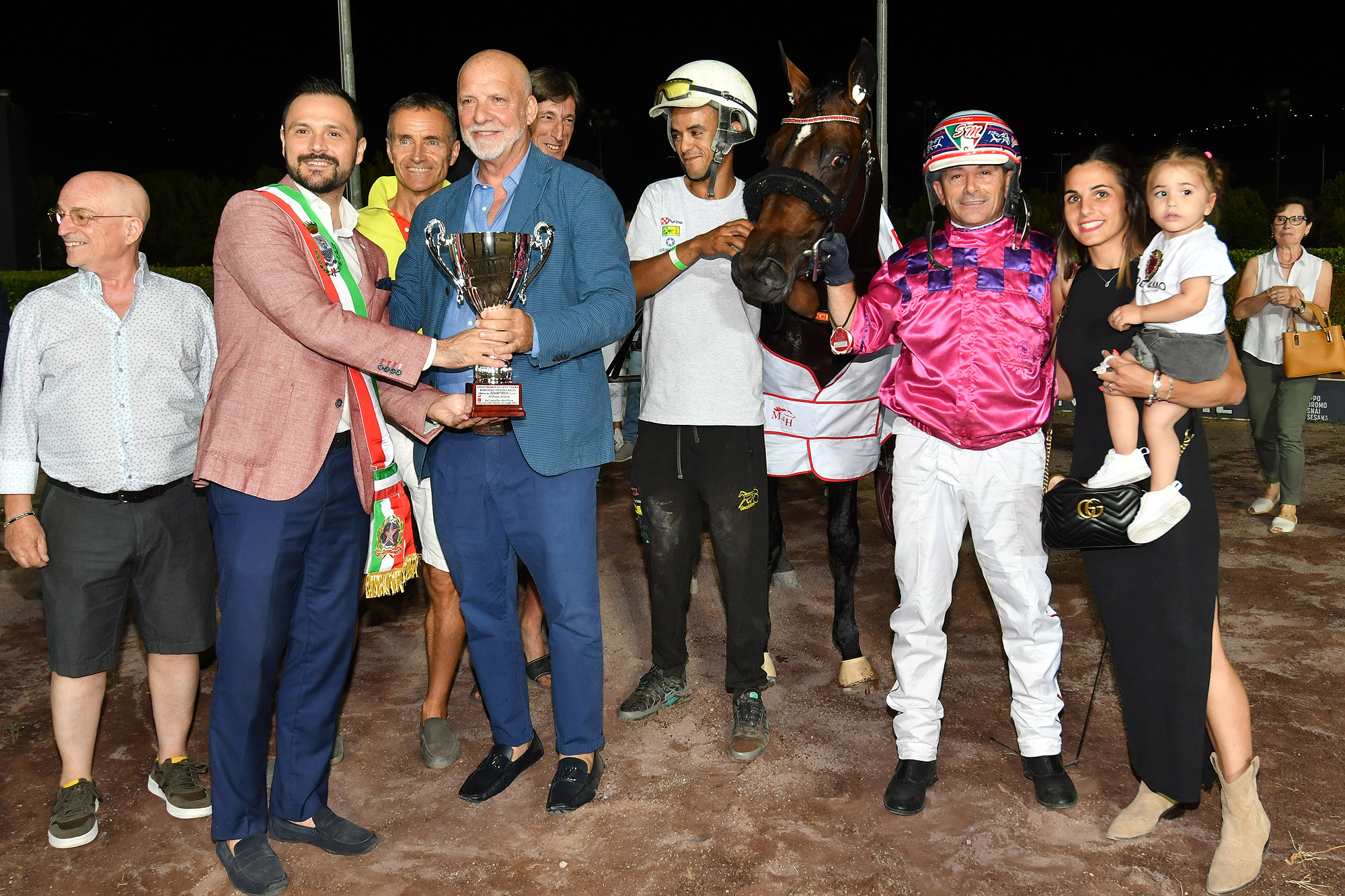 All’Ippodromo Snai Sesana nel Gran Premio Società Terme dominio di Edy Girifalco Gio 2 CORSA6 GRAN PREMIO SOCIETA TERME MEM.VIV .BALDI Premiazione1