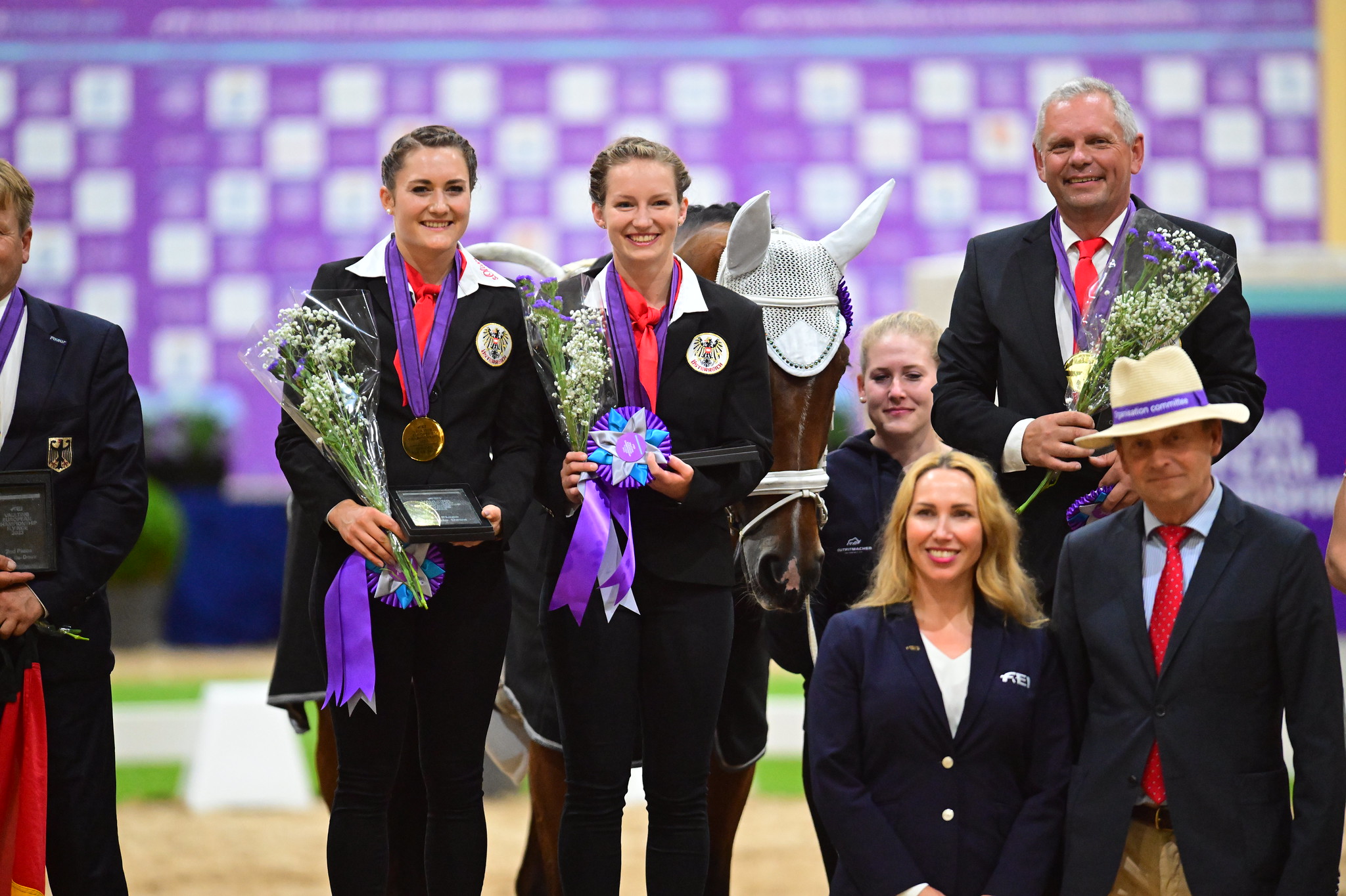 Volteggio: trionfo azzurro ai Campionati di Flyinge 2023 7 Eva NAGILLER Romana HINTNER IDEFIX 25 Klaus HAIDACHER AUT © FEI Carolin KowskyDaniel Kaise