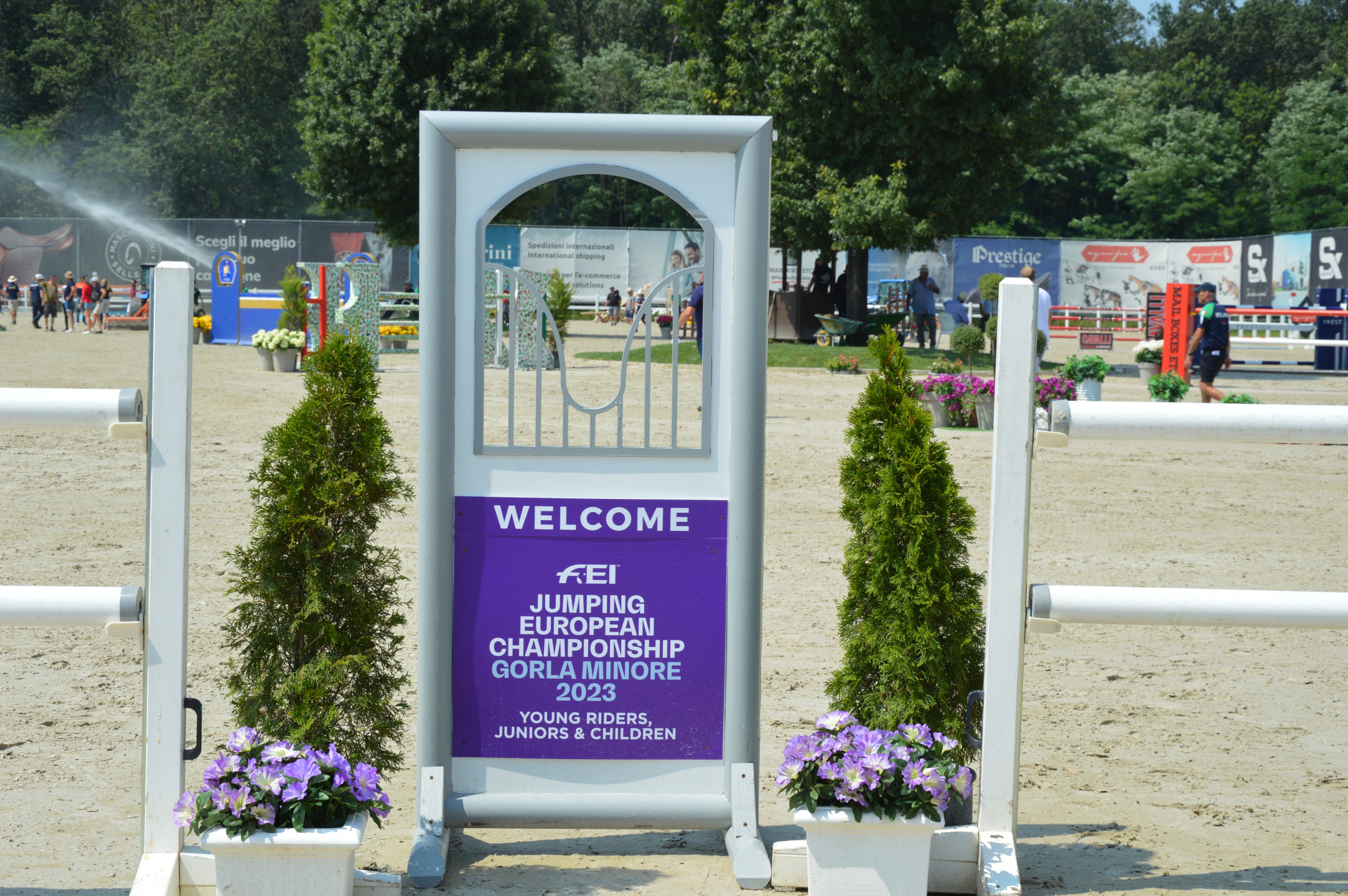 Campionati Europei giovanili 2023: i percorsi del terzo giorno con Gabriele Grassi 1 Ingresso campo FEI European Jumping Championship Children, Junior, Young Rider di Gorla Minore 2023