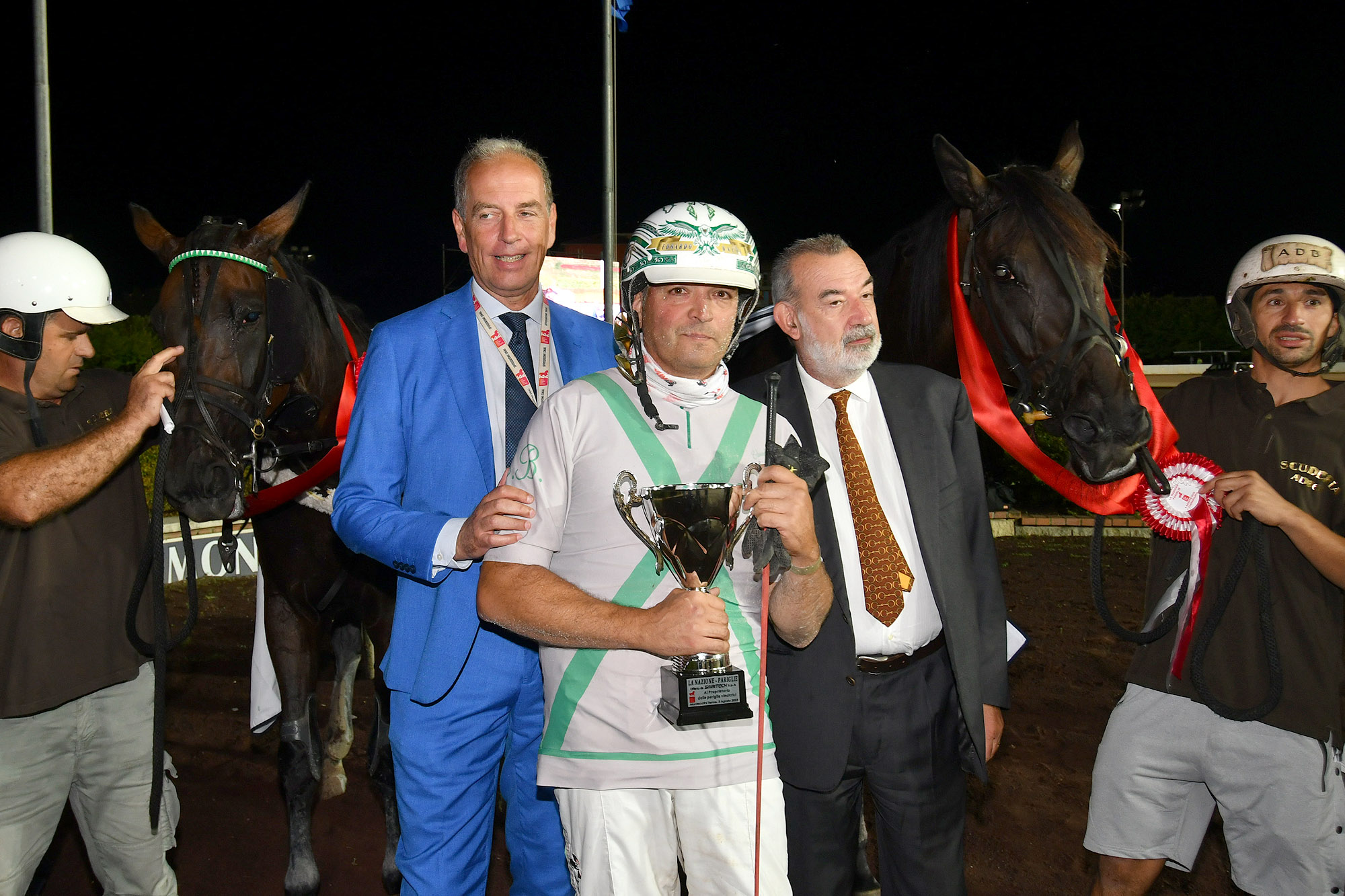 All’Ippodromo SNAI Sesana, nel primo sabato d’agosto la corsa delle Pariglie va a Country Gial e Cabral di Casei 4 CORSA5 PREMIO QN LA NAZIONE PARIGLIE PREMIAZIONE