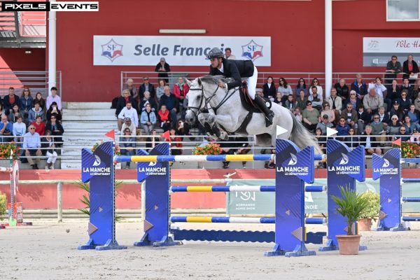 Steve Guerdat su Is Minka al Normandie Horse Show international nel Gran Premio CSI2*