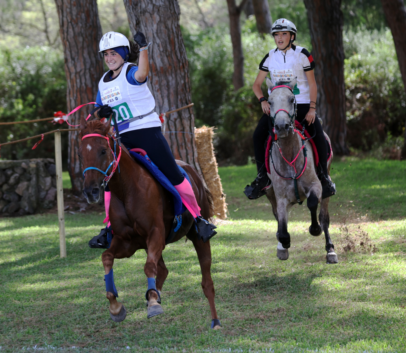 Chiude tra applausi e sorrisi il Sardegna Endurance Festival 2023 5 CEIYJ1 volata Marica Mass e Sofia Onesto prima e seconda