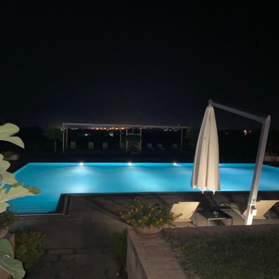 Tenuta Monticelli Piscina di sera