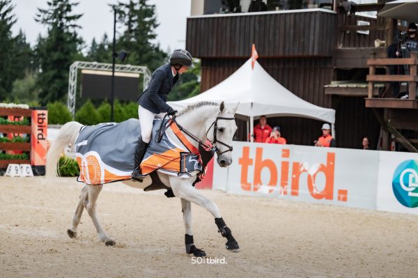 Uma O'Neill (NZL) and Clockwise of Greenhill Z take a victory lap All photos ©tbird Kady Dane Photography