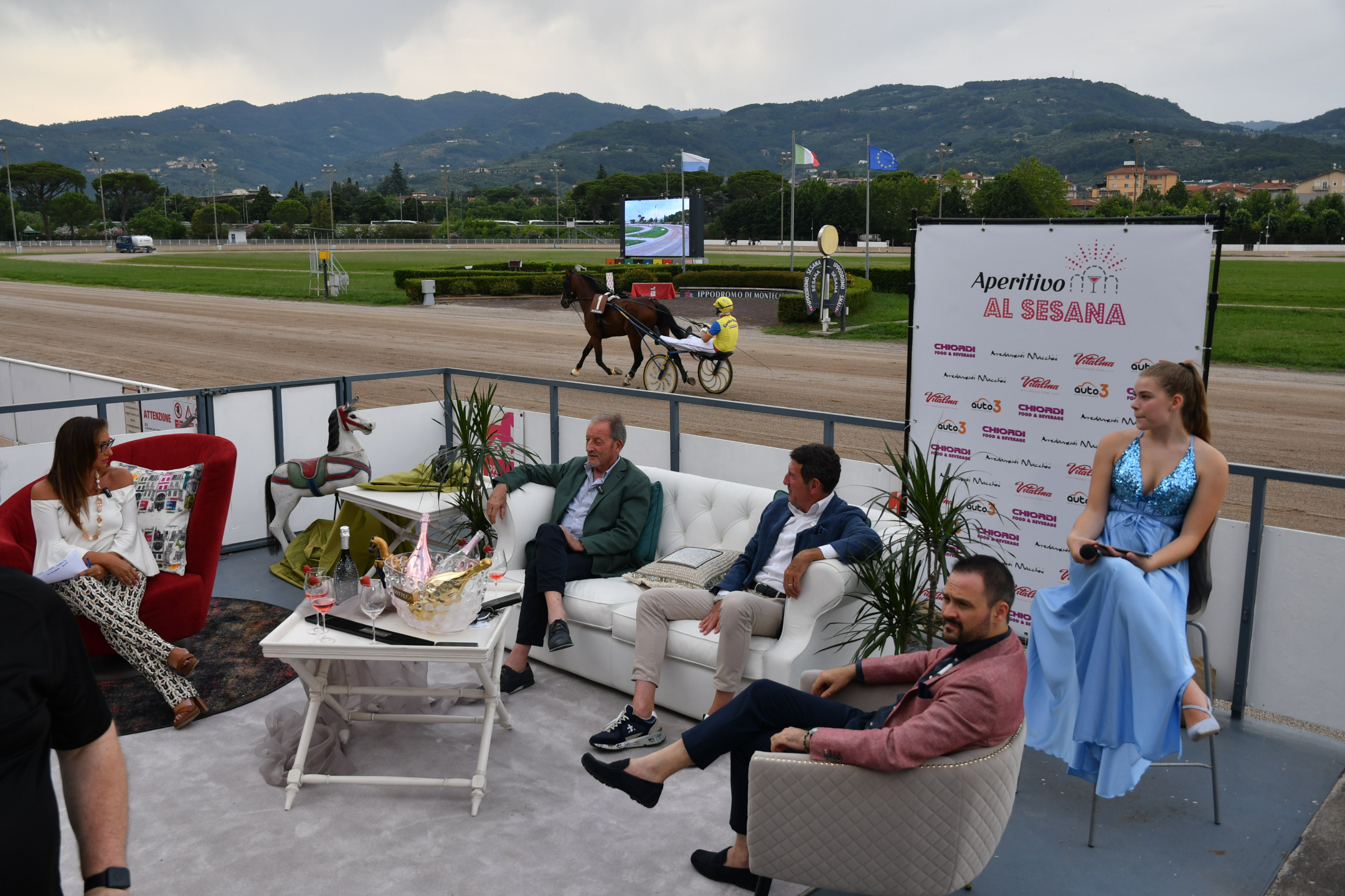 Giovedì all’Ippodromo SNAI Sesana chiusura di stagione 1 APERITIVO AL SESANA 1a PUNTATA GIO 22 GIUGNO 2023 IPPODROMO SNAI SESANA Foto Rosellini Snaitech 1