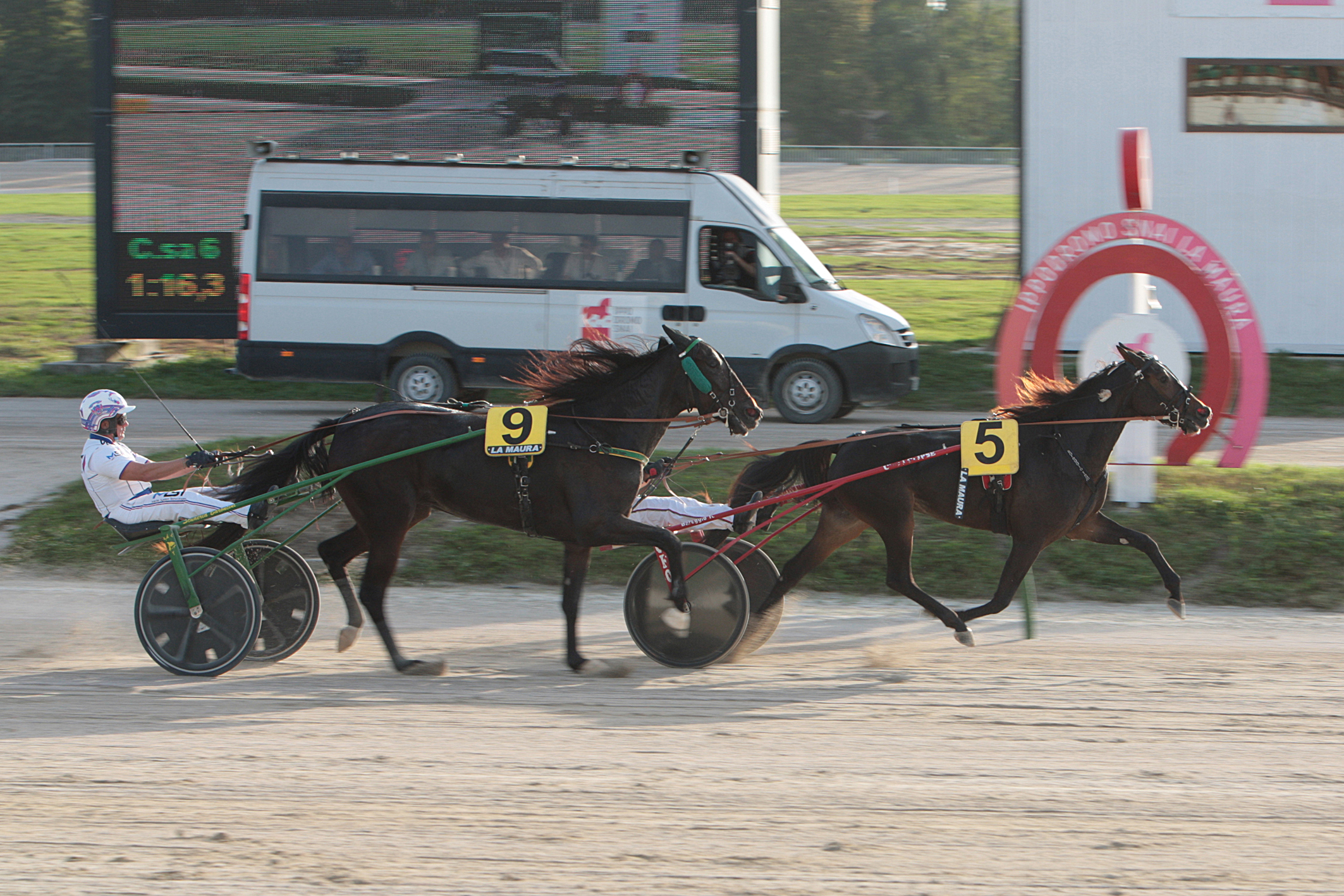 Sessione autunno-inverno di trotto all'ippodromo SNAI La Maura di Milano 6 CORSA6 PREMIO VALENTINA FI
