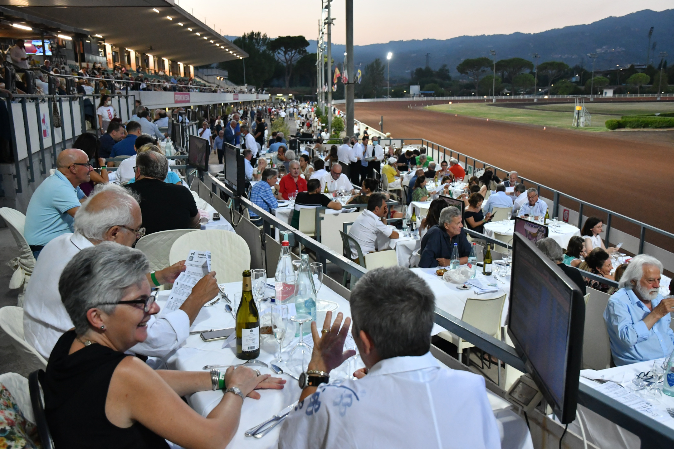 IPPODROMO SNAI SESANA RISTORANTE PANORAMICO