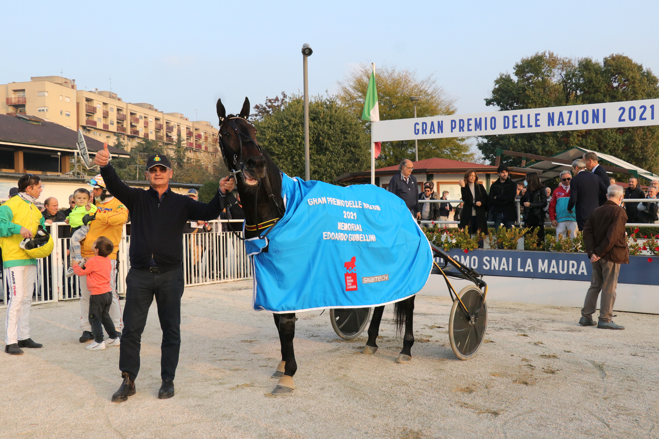 Domenica grande festa all'ippodromo Snai La Maura 1 Vivid Wise As e la copertina GP delle Nazioni 2021 (FOTO DENA-SNAITECH)