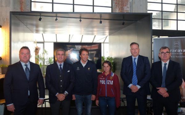 Riccardo Boricchi - Show Director di Jumping Verona, Marco Di Paola - Presidente FISE, gli azzurri Francesco Turturiello e Francesca Ciriesi, Federico Bricolo - Presidente Veronafiere, Maurizio Danese - AD Veronafiere - ph. Ennevi