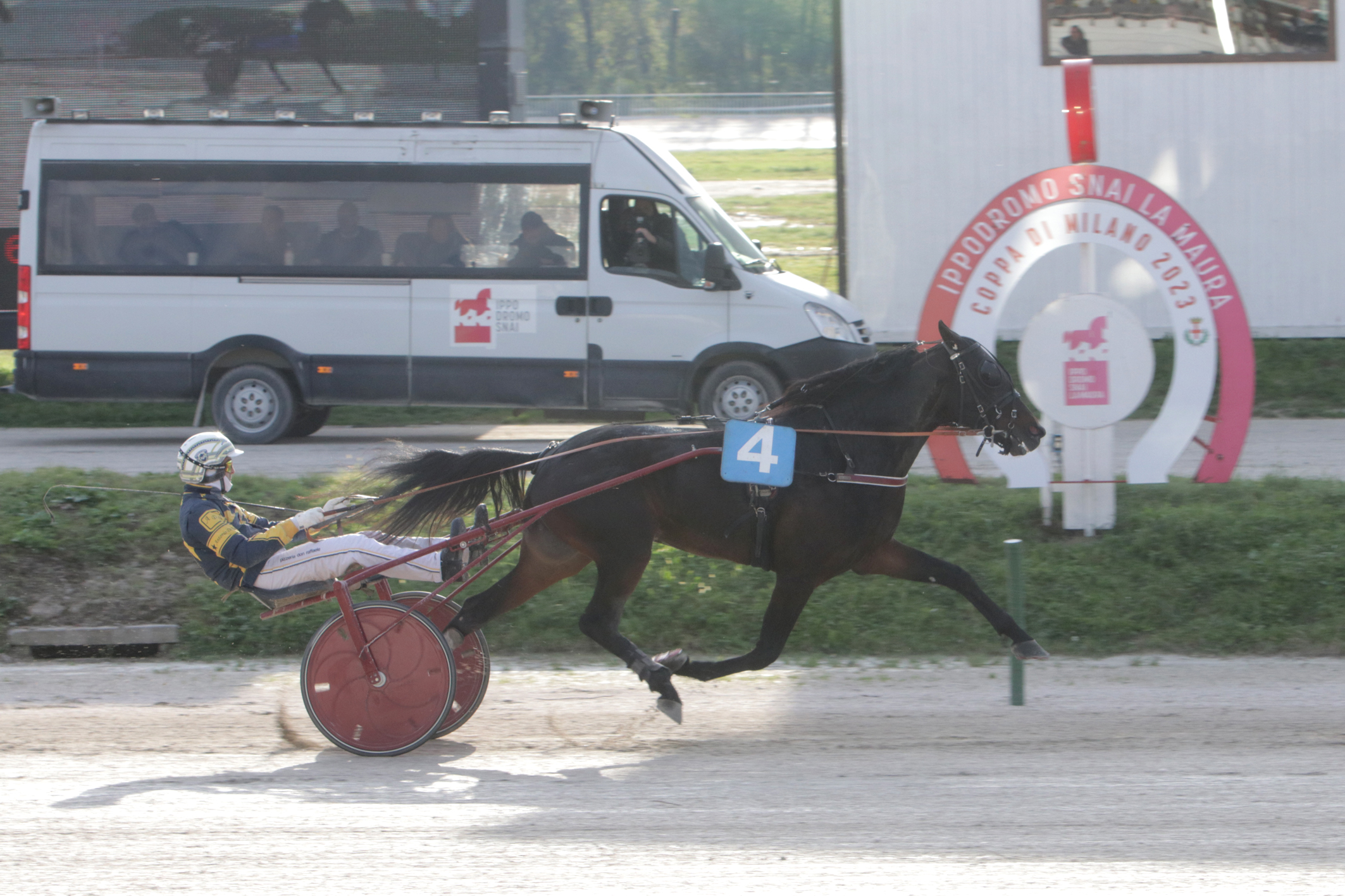 Venerdì di trotto all’Ippodromo Snai La Maura 4 CORSA5 PREMIO GILLY LB