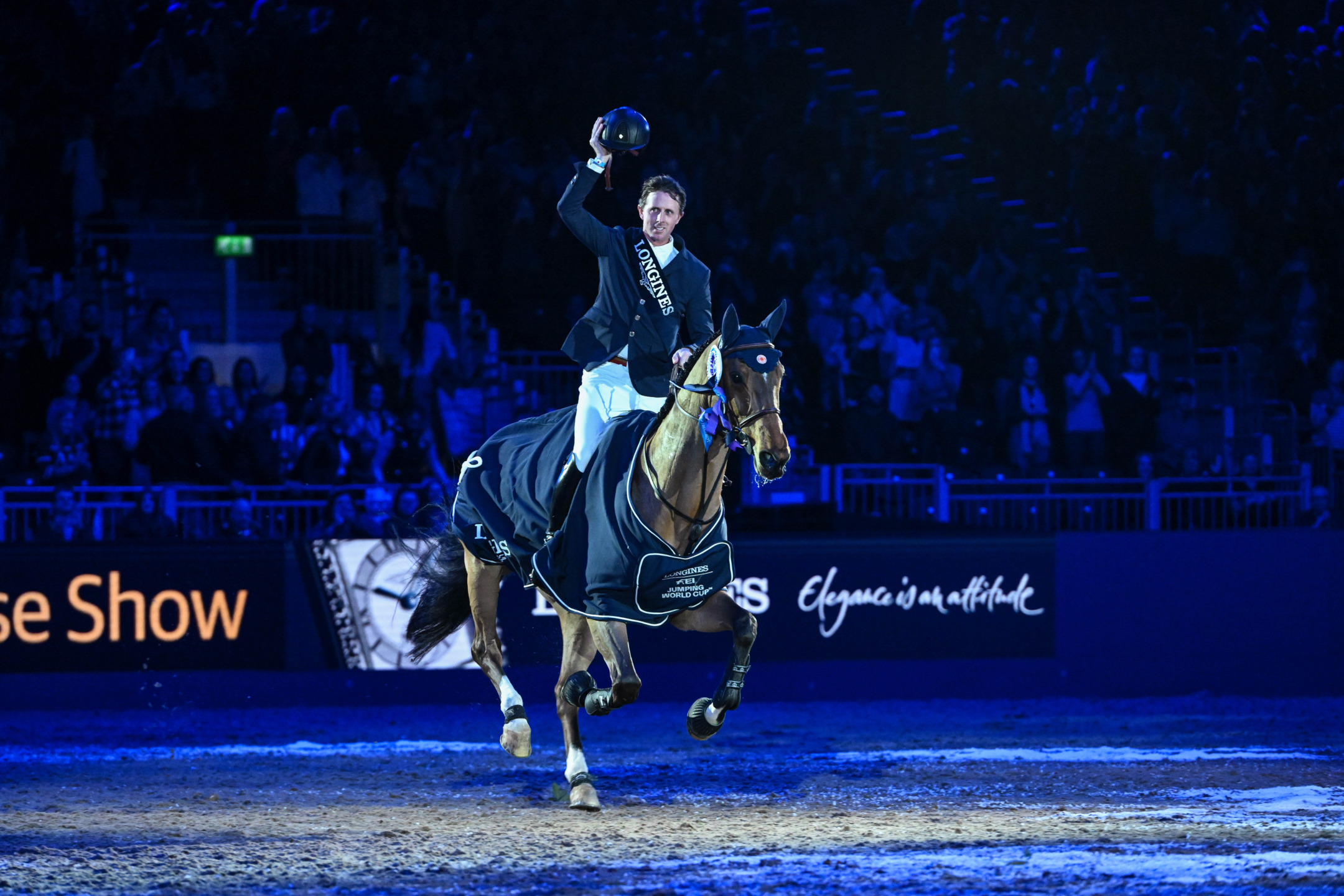 Ben Maher in sella a Enjeu de Grisien vincitori della Coppa del Mondo di Londra (c) Peter Nixon